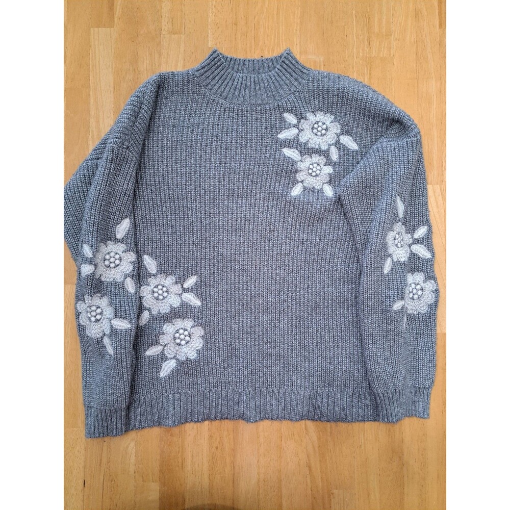 Wonderly Gray Mock Neck Sweater w/ White Flowers Floral Embellishments Size L
